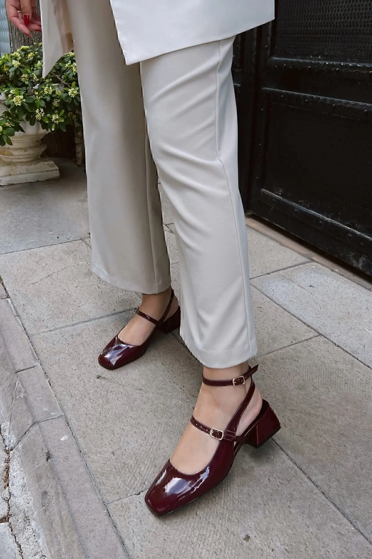 Kadın Mary Jane Bordo Rugan Arkası Açık Kare Burunlu Baretli Kısa Blok Topuklu Ayakkabı Cherry Red