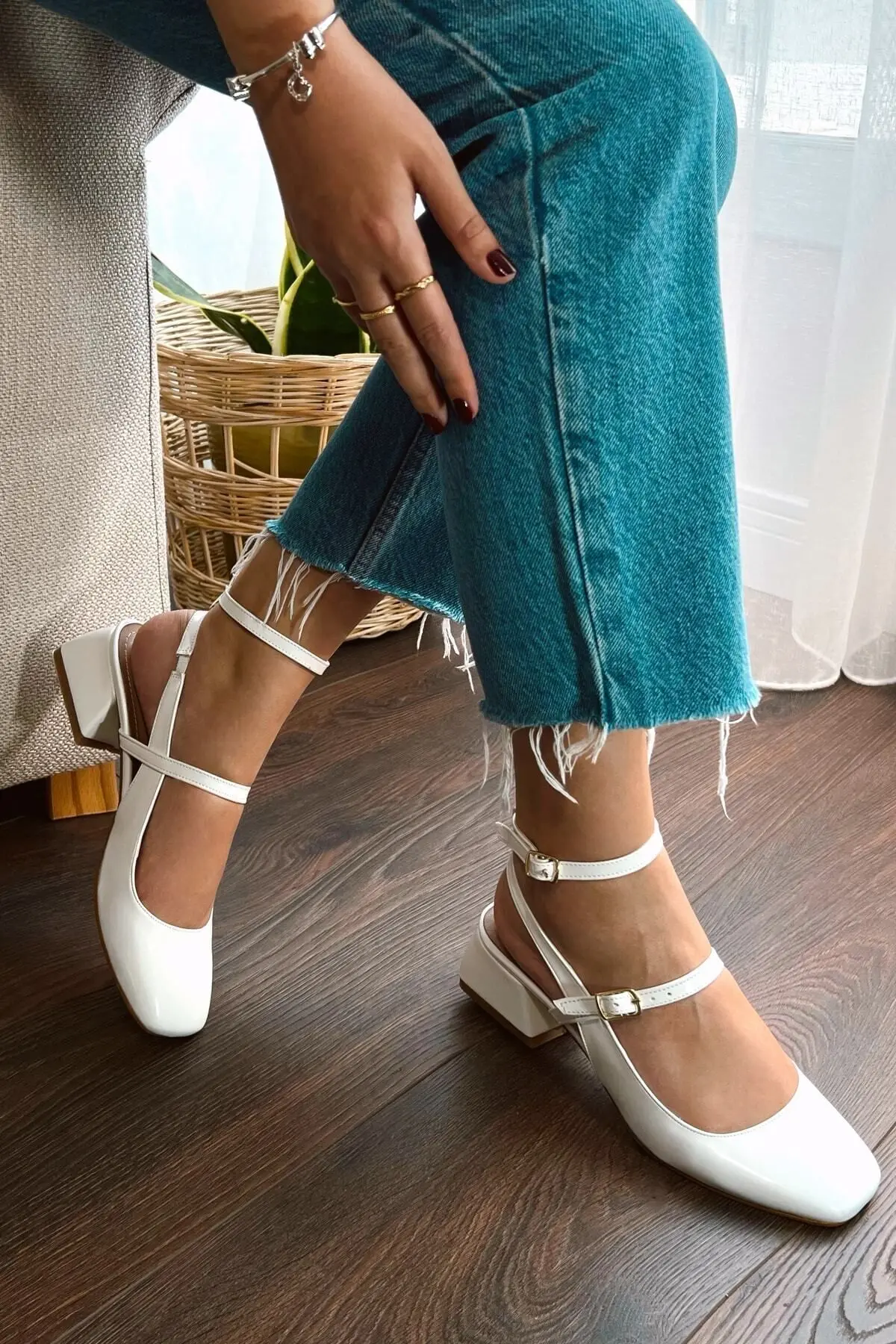 Kadın Mary Jane Beyaz Rugan Arkası Açık Kare Burunlu Baretli Kısa Blok Topuklu Ayakkabı