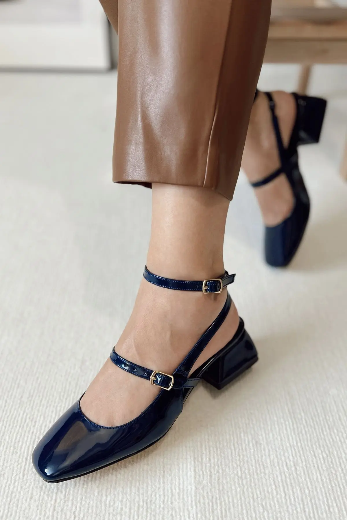 Kadın Mary Jane Lacivert Mavi Rugan Arkası Açık Kare Burunlu Baretli Kısa Blok Topuklu Ayakkabı