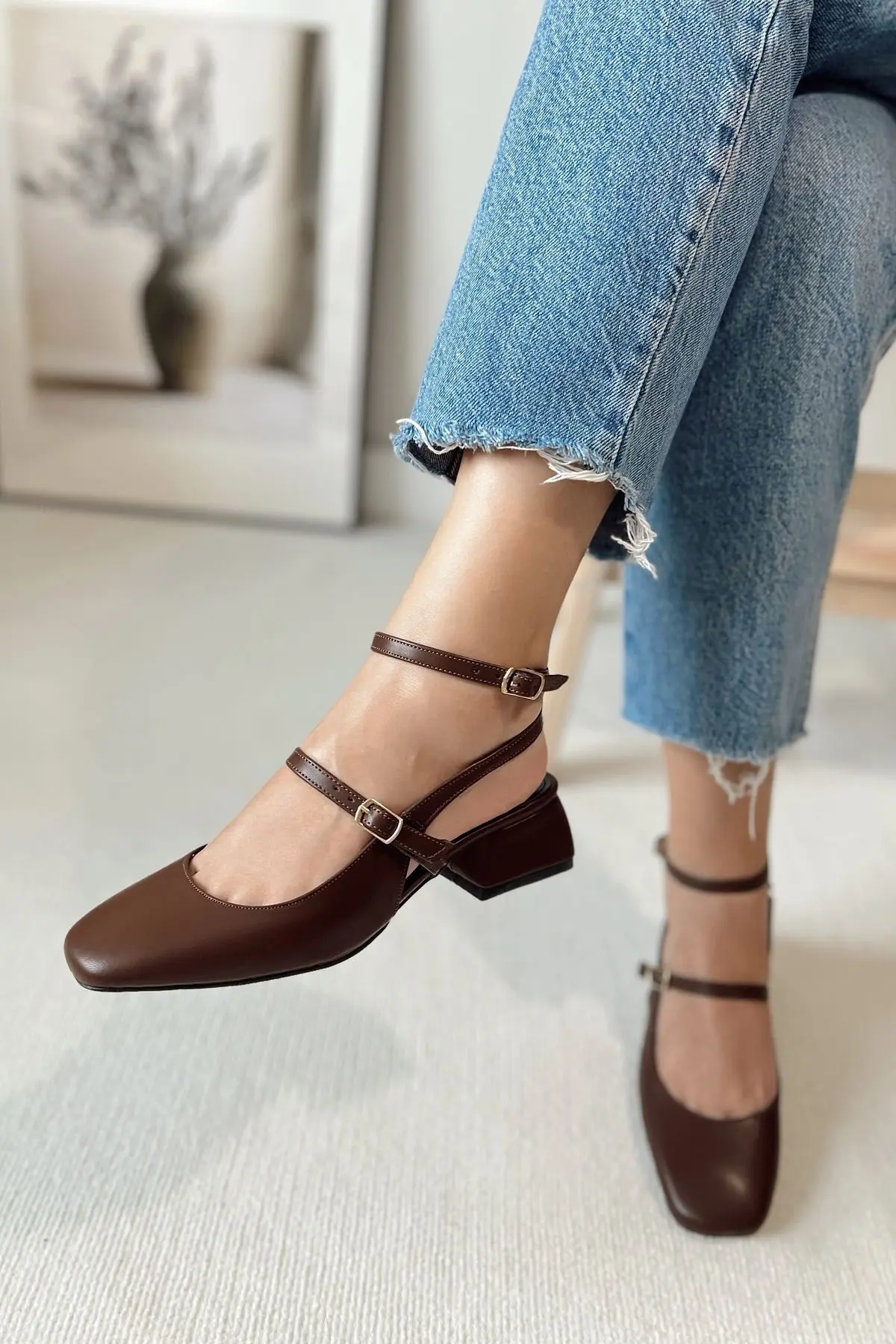 Kadın Mary Jane Kahverengi Mat Deri Arkası Açık Kare Burunlu Baretli Kısa Blok Topuklu Ayakkabı
