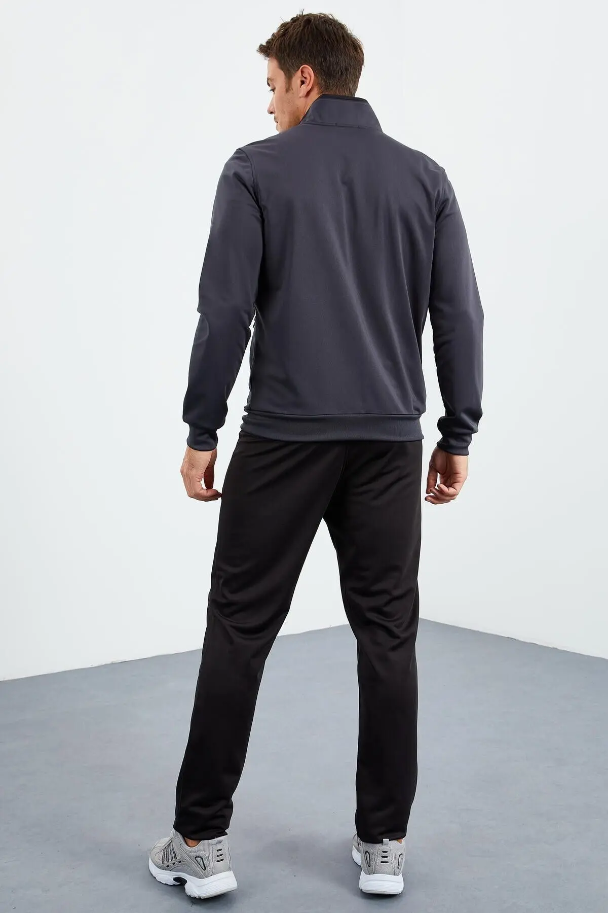 Antrasit - Siyah Dik Yaka Fermuarlı Standart Kalıp Klasik Paça Erkek Eşofman Takımı - 8516