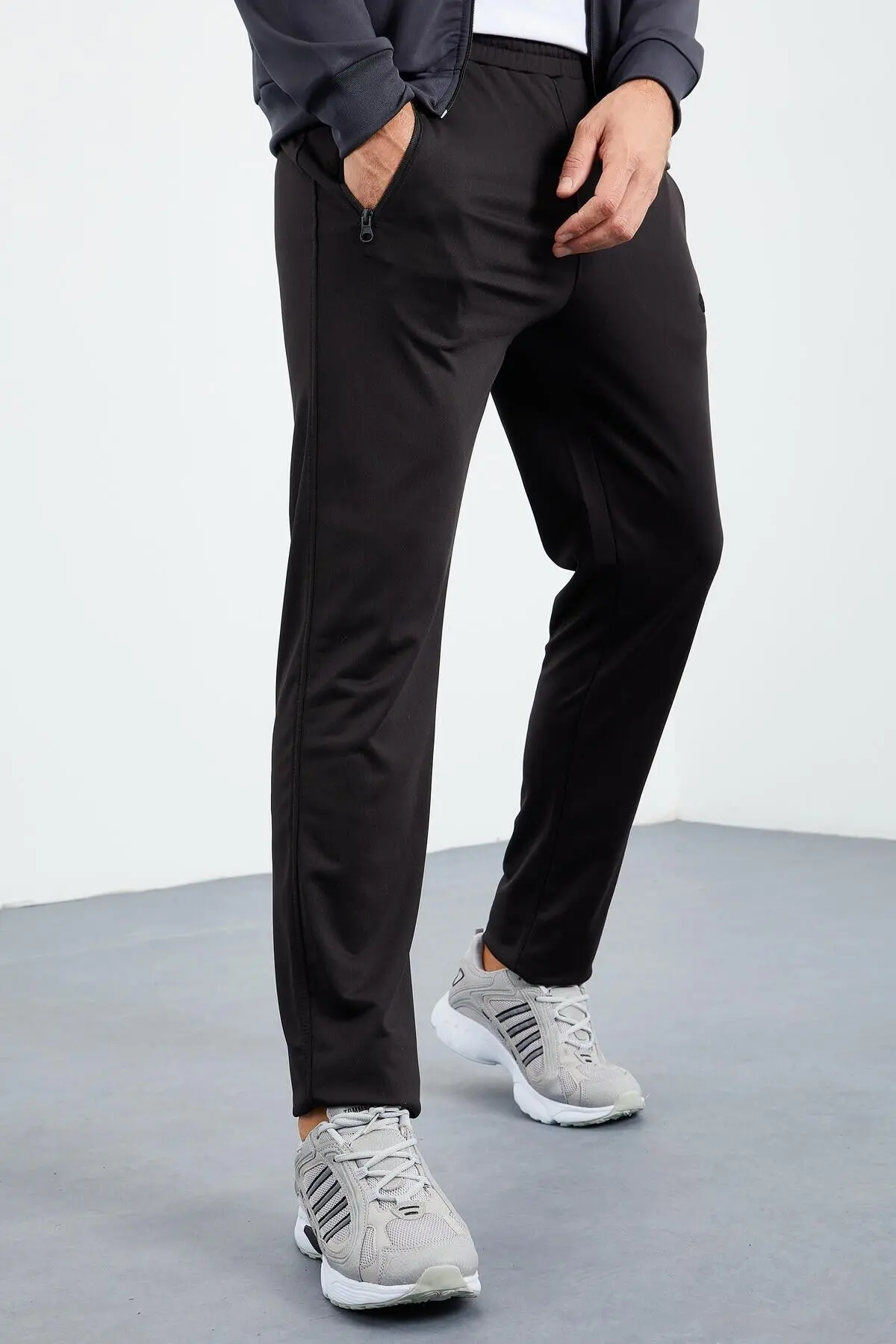 Antrasit - Siyah Dik Yaka Fermuarlı Standart Kalıp Klasik Paça Erkek Eşofman Takımı - 8516