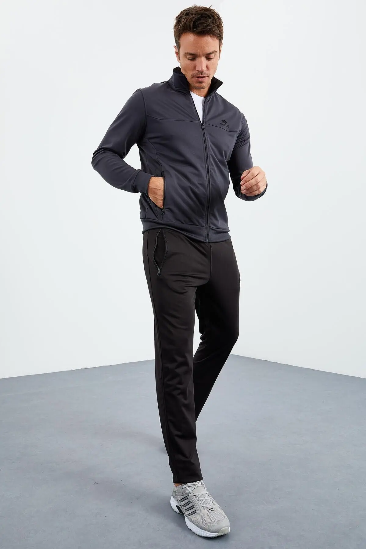 Antrasit - Siyah Dik Yaka Fermuarlı Standart Kalıp Klasik Paça Erkek Eşofman Takımı - 8516