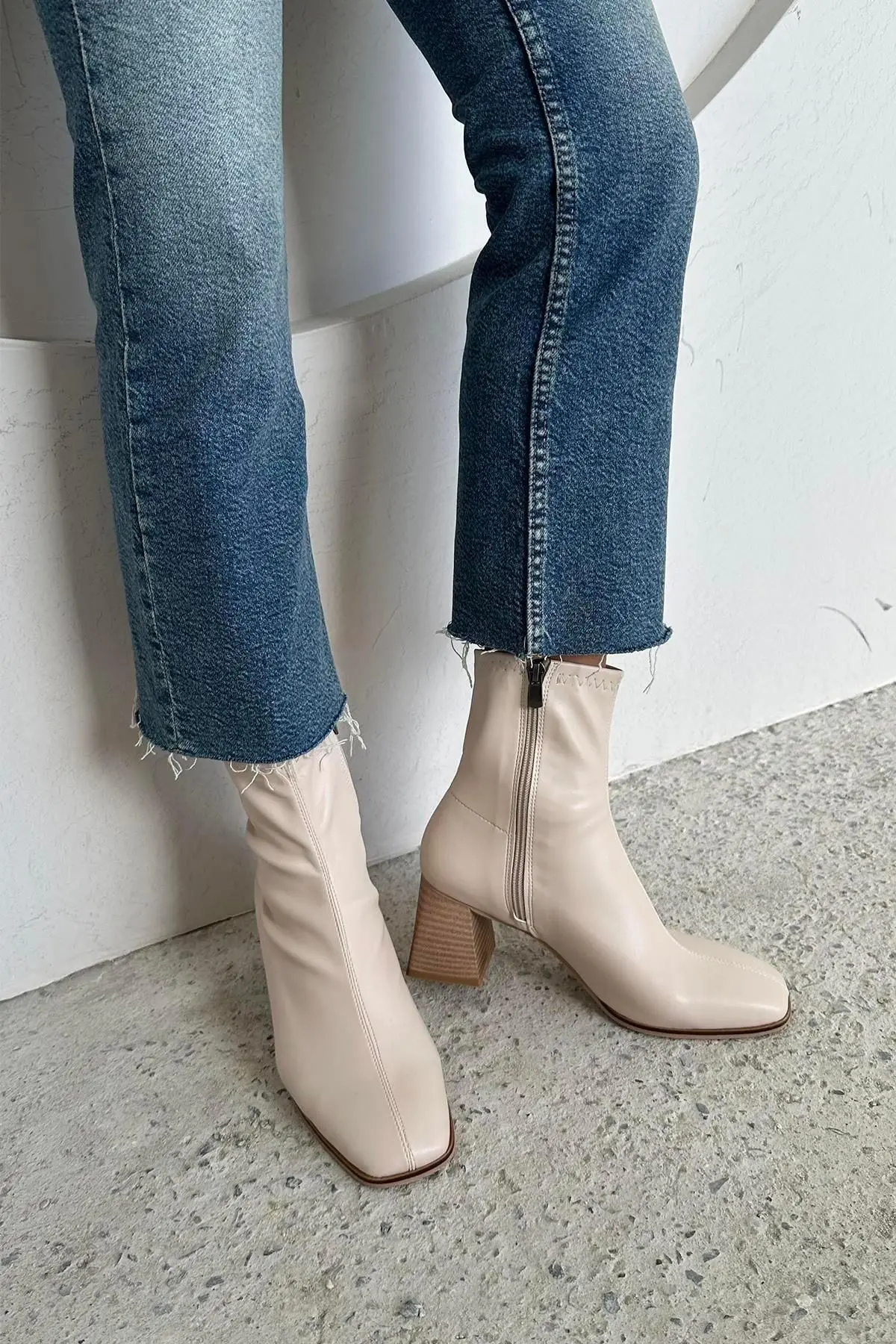 Trew Kadın Streç Bilekli Orta Boy Topuklu Bot Bej