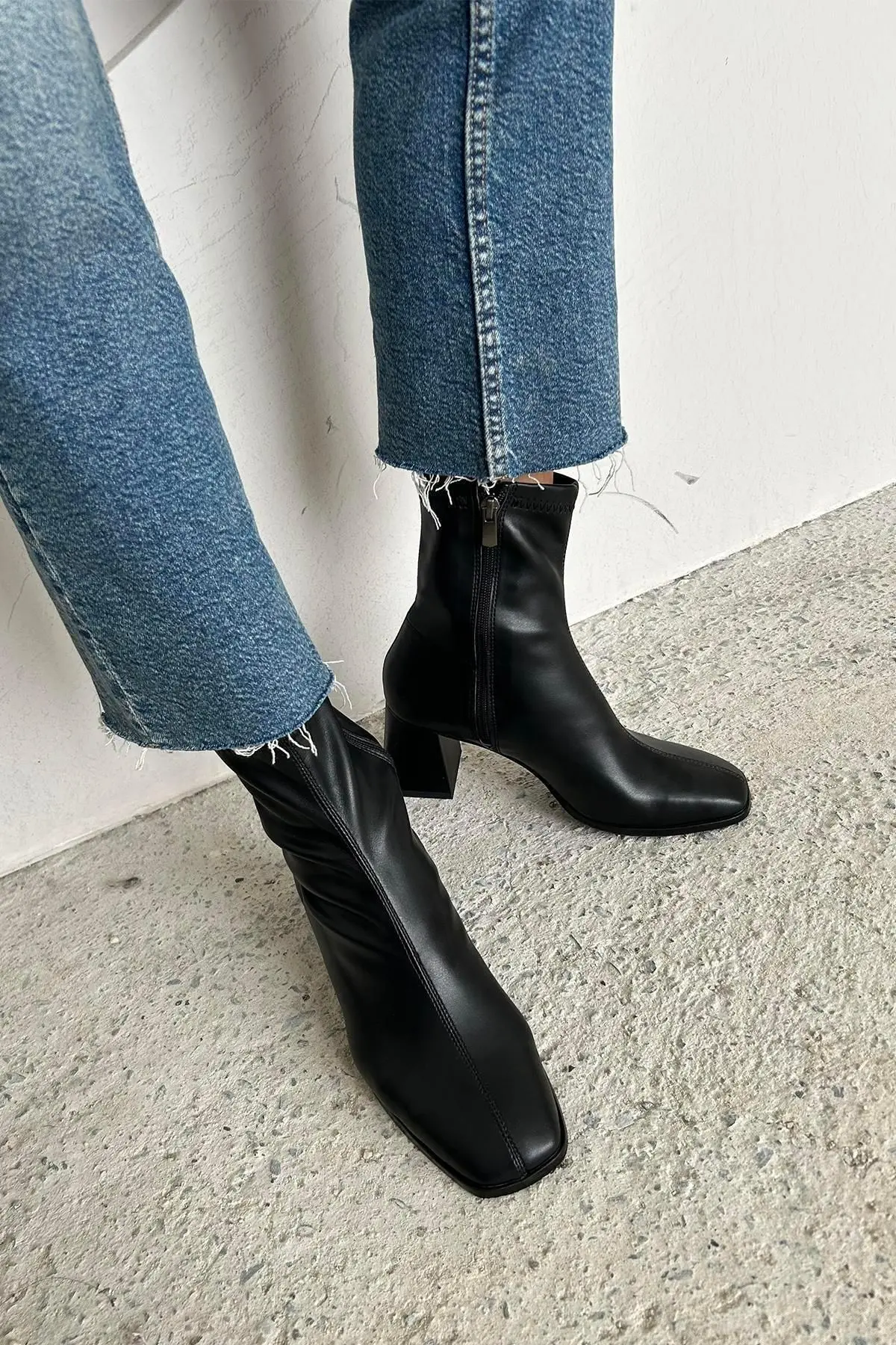 Trew Kadın Streç Bilekli Orta Boy Topuklu Bot Siyah