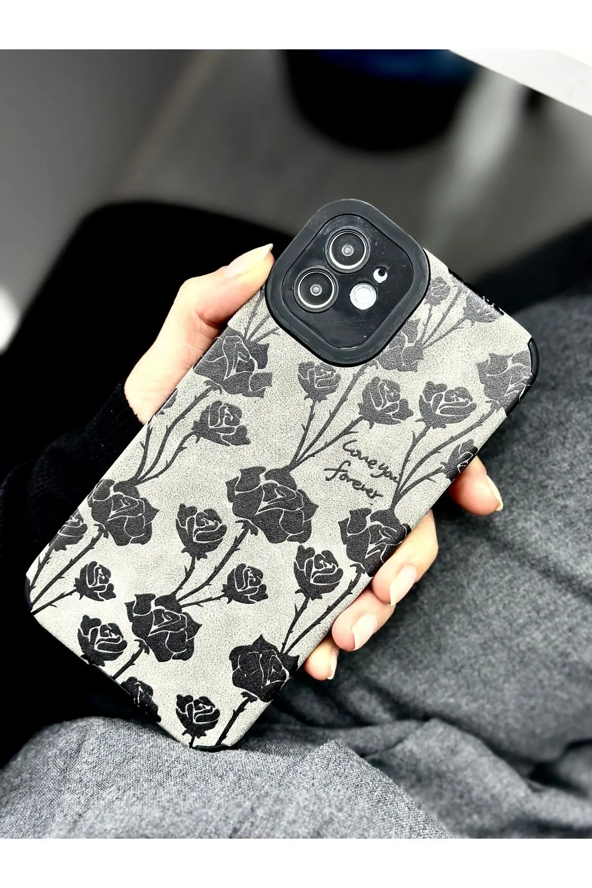 Iphone 11 Uyumlu Alcantara Gül Tasarımlı Yumuşak Silikon Kamera Korumalı Kılıf