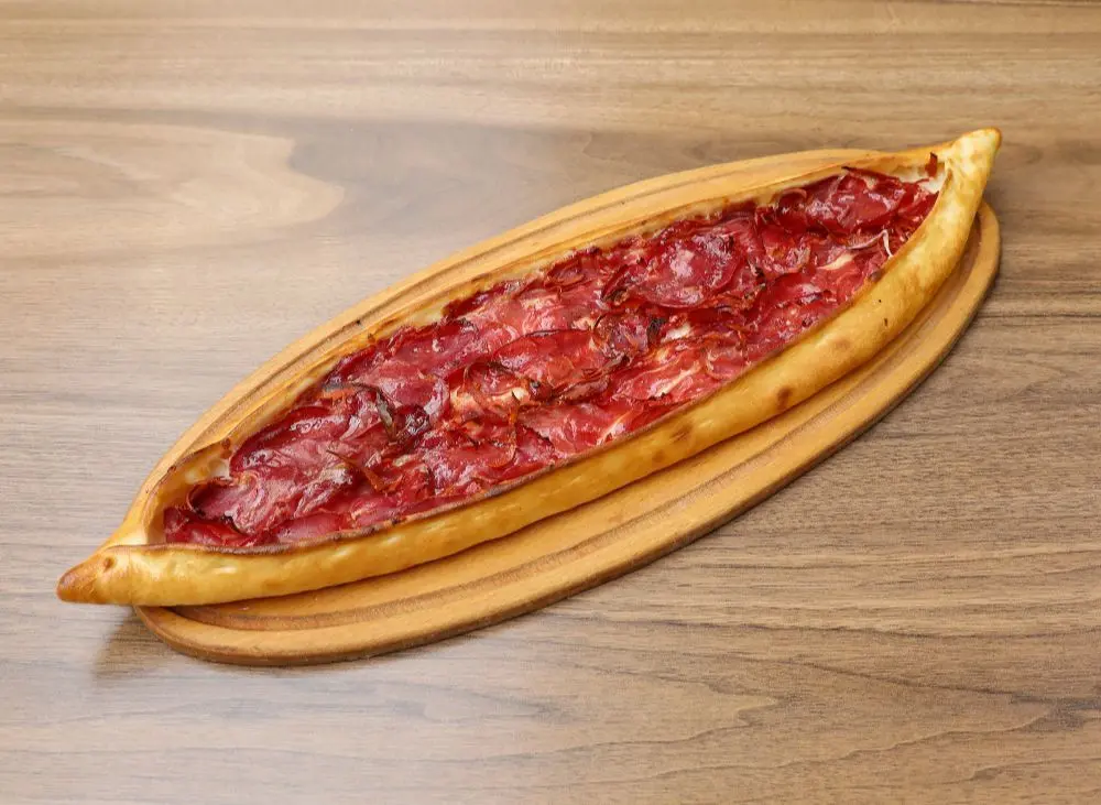 Pastırmalı Kaşarlı Pide