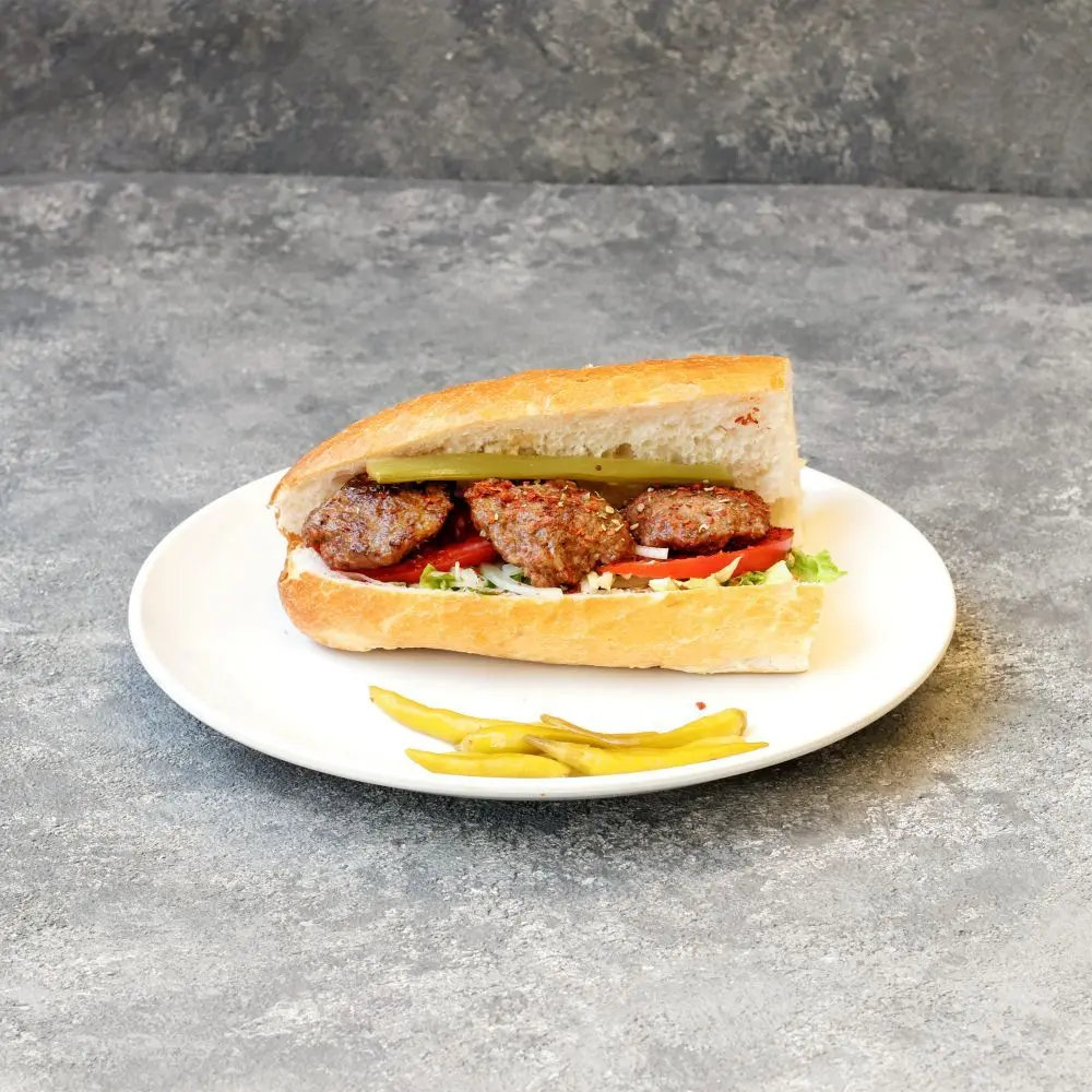 Yarım Ekmek Arası Köfte