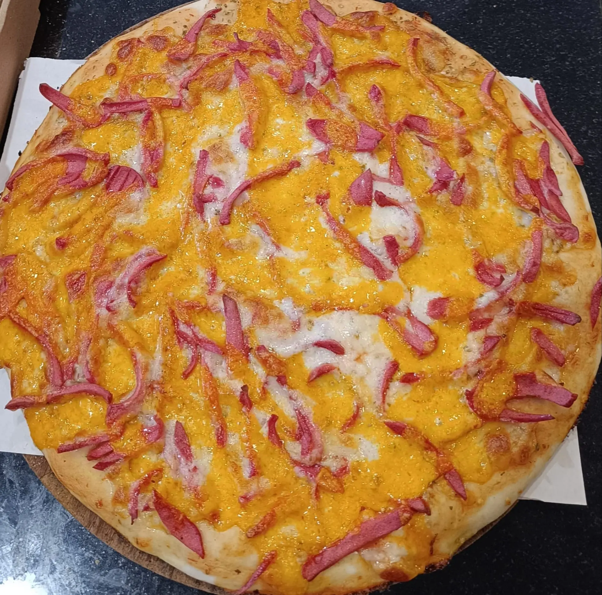 Sosisli Cheddarlı Pizza (Büyük)