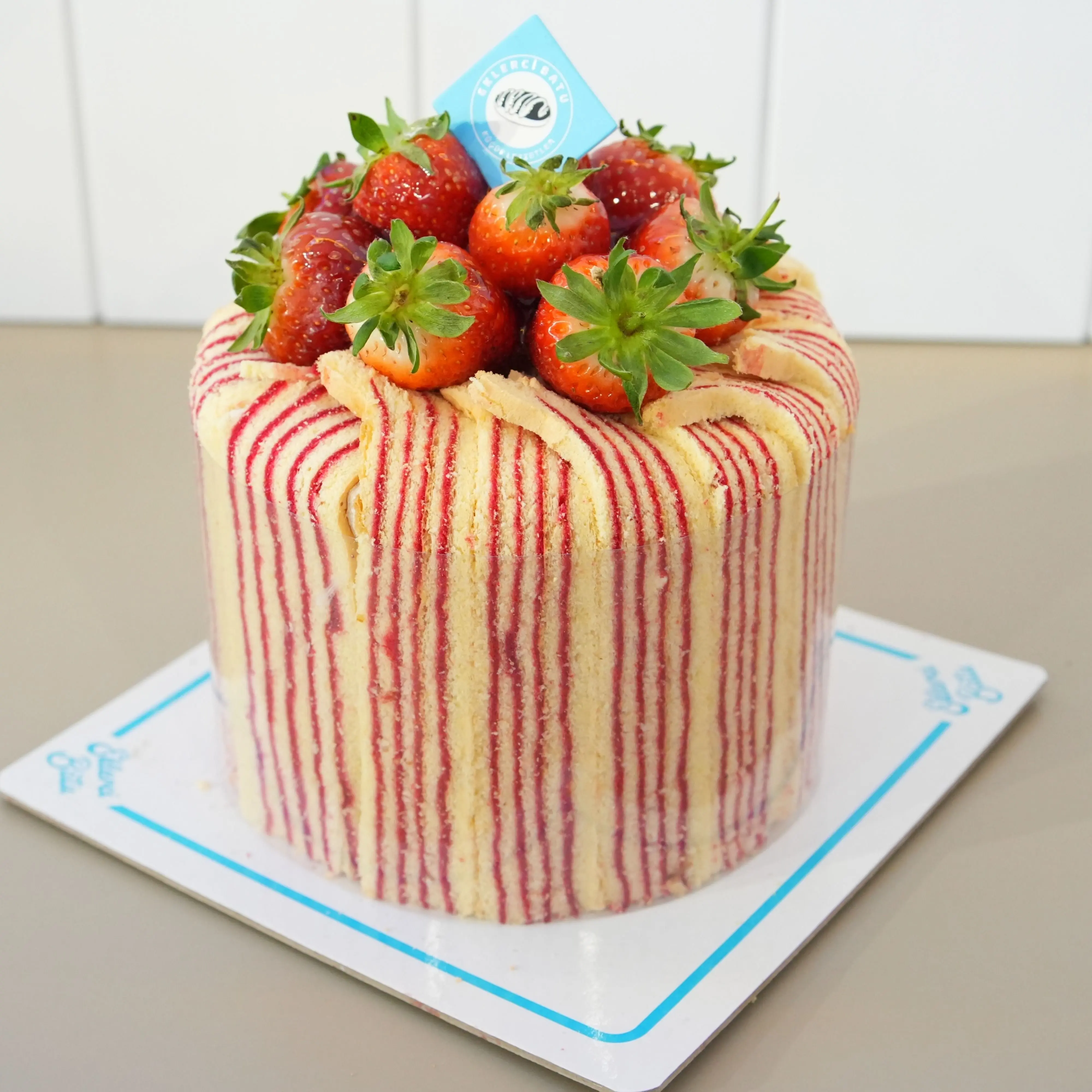 Çilekli Çikolatalı Pasta (4 Kişilik)