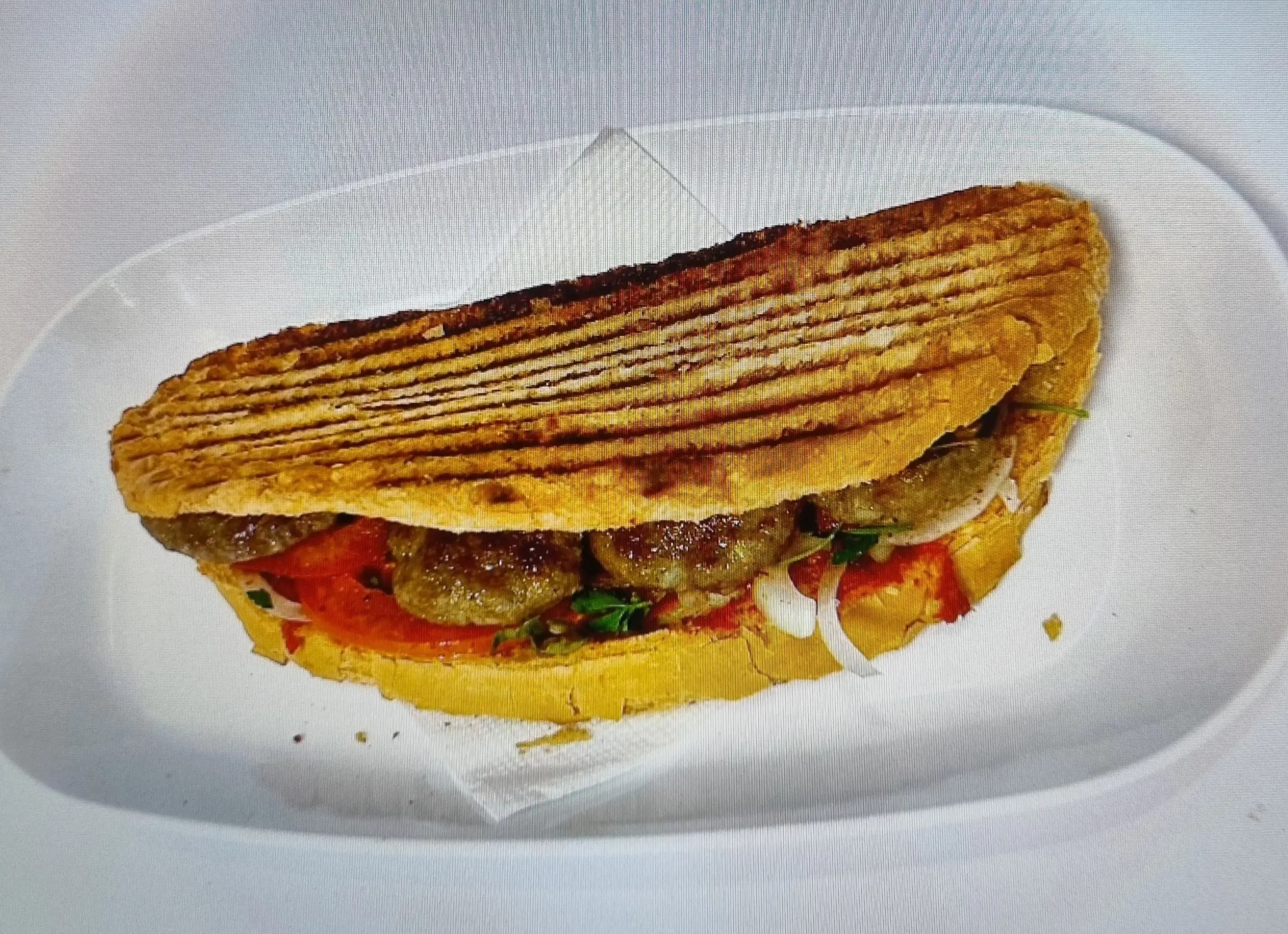 Ayvalık Ekmeğine Köfteli Tost