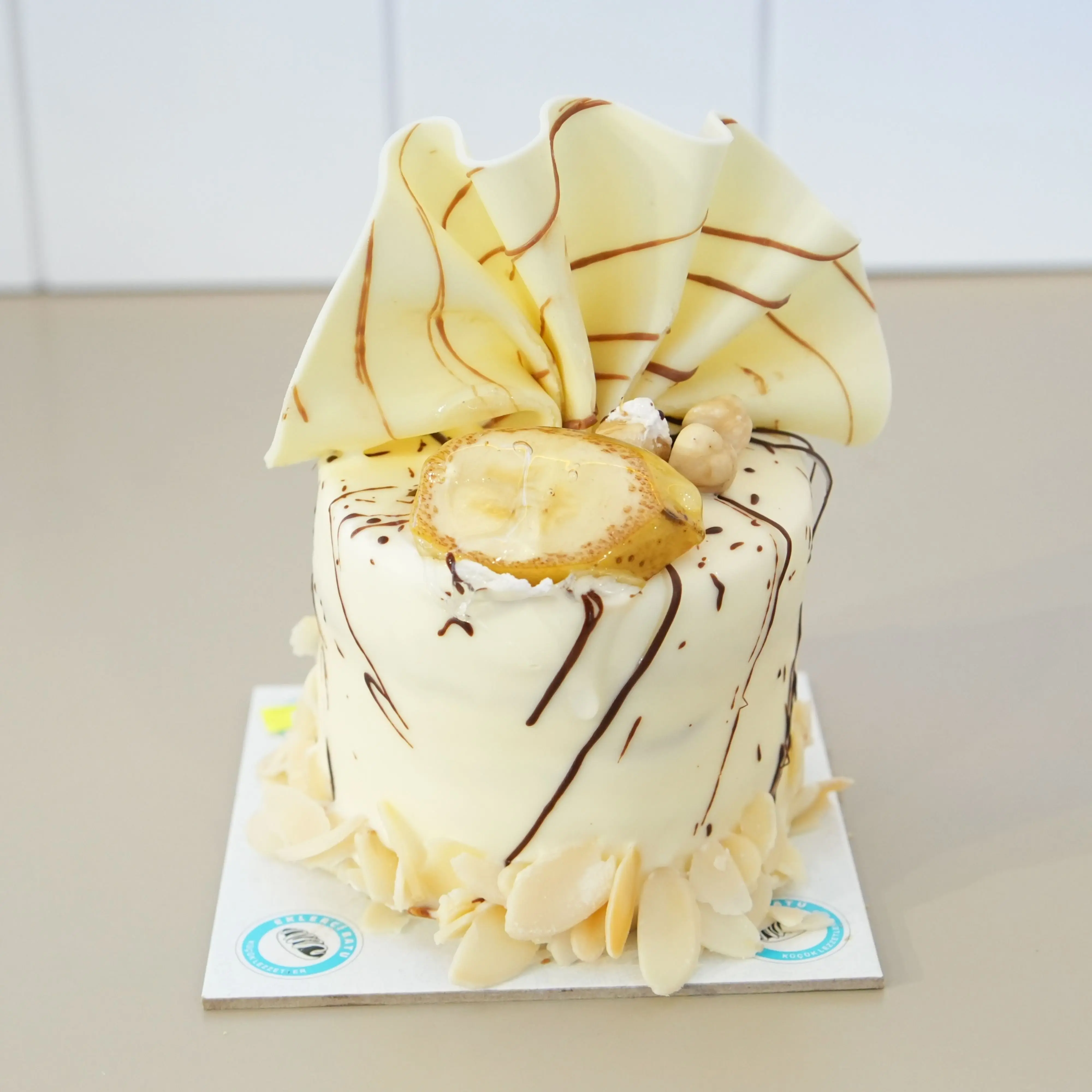 Muz & Fındıklı Yaş Pasta (6 Kişilik)