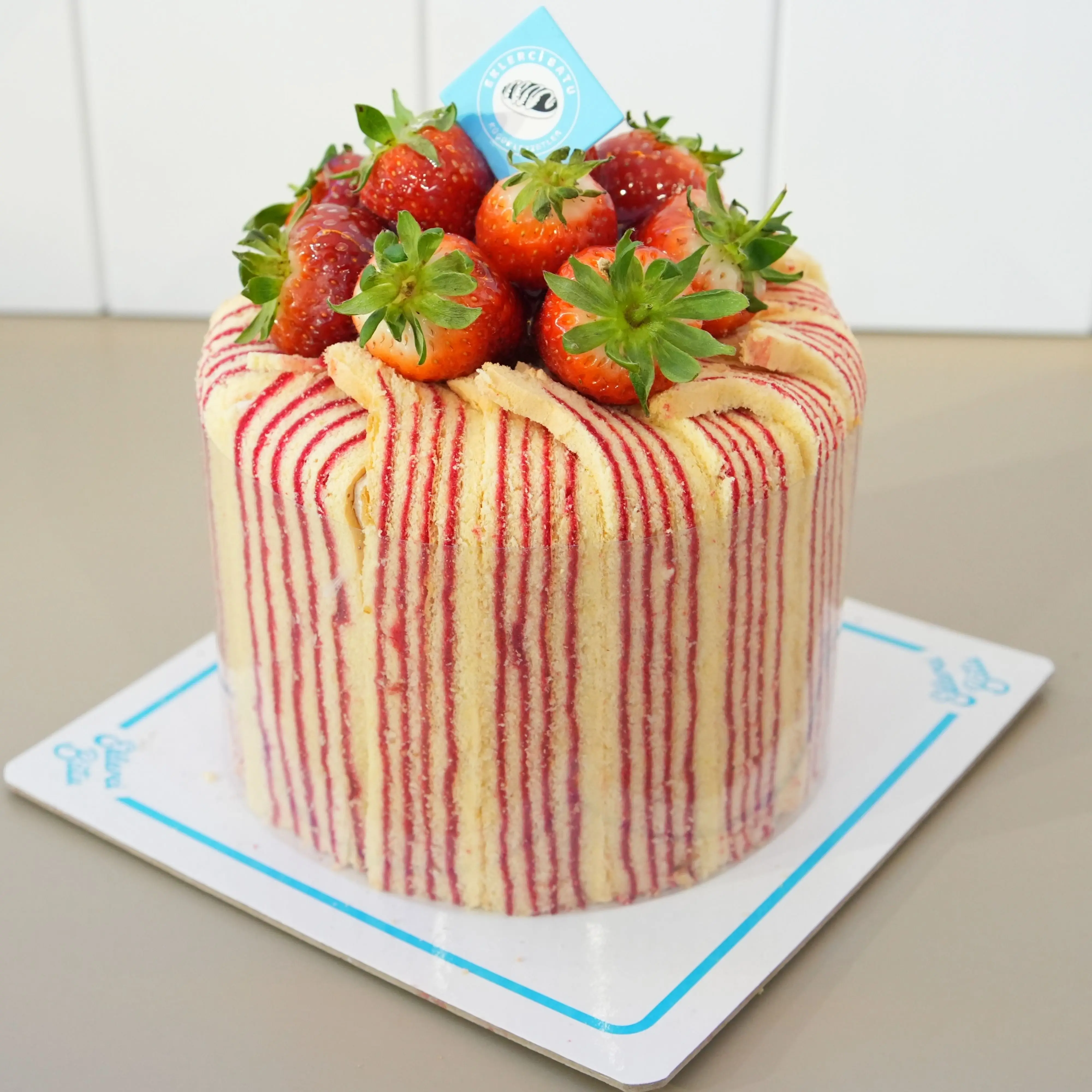 Çilekli Çikolatalı Pasta (Adet)