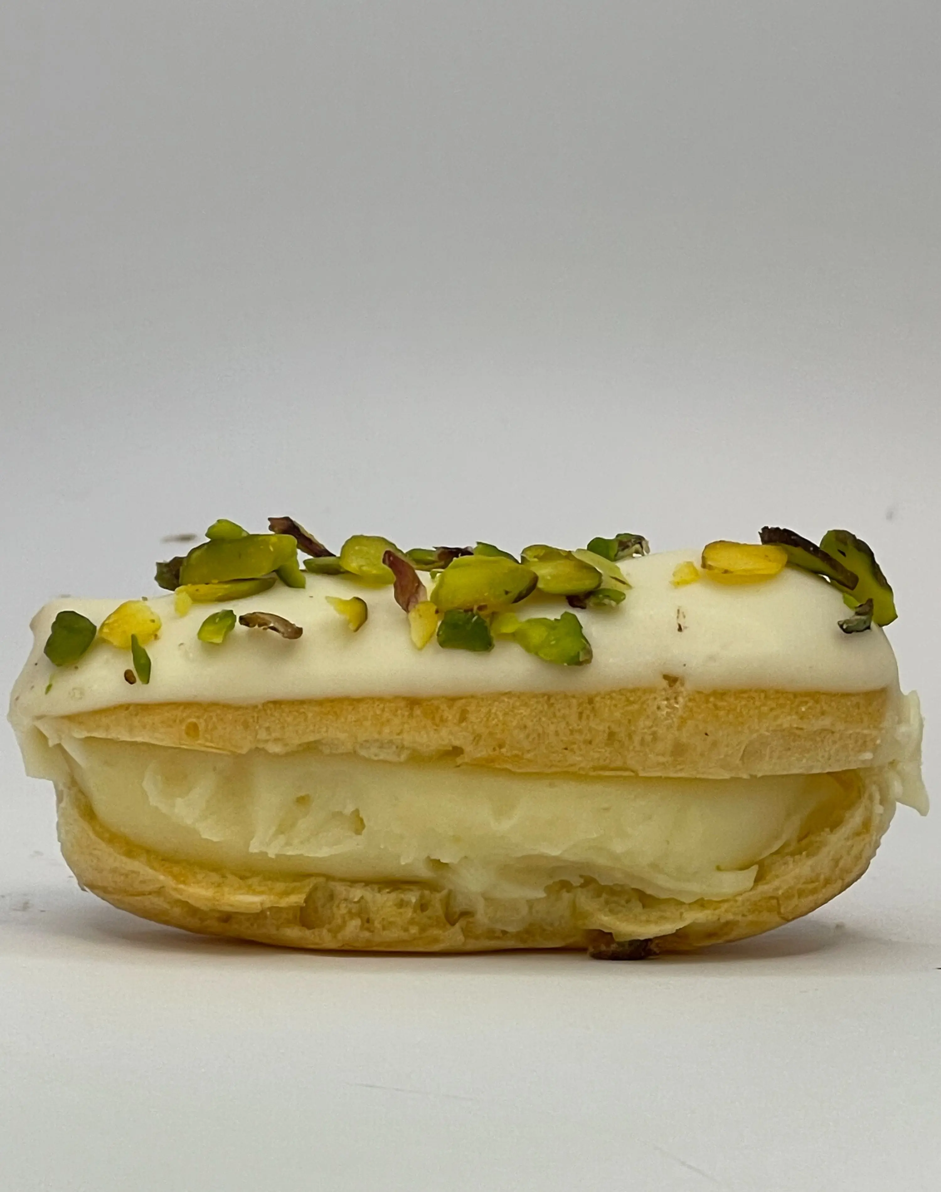 Beyaz Çikolatalı Antep Fıstıklı Ekler