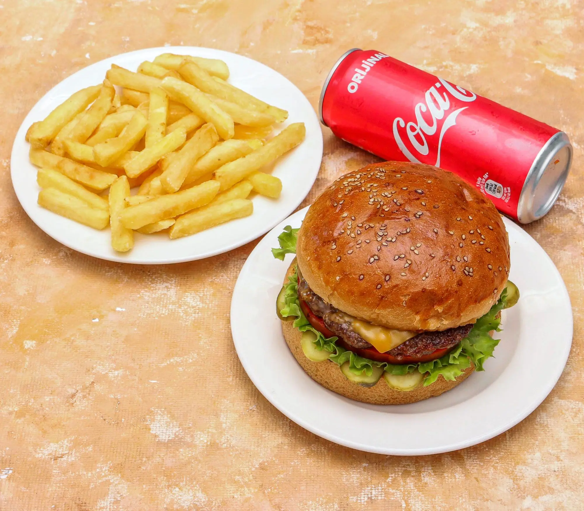 Sucuklu Dana Cheeseburger Menü