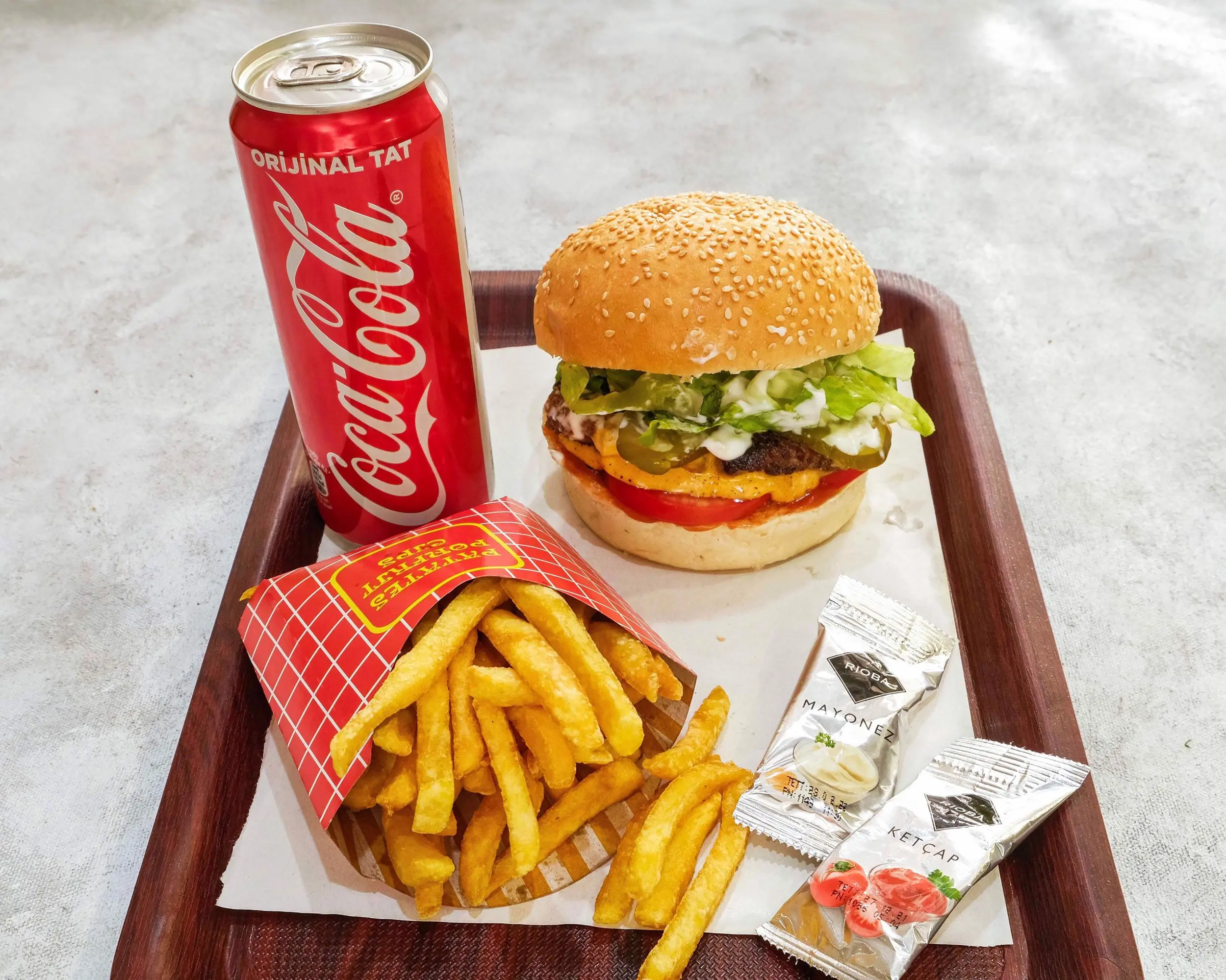 Sucuklu Dana Hamburger Menü