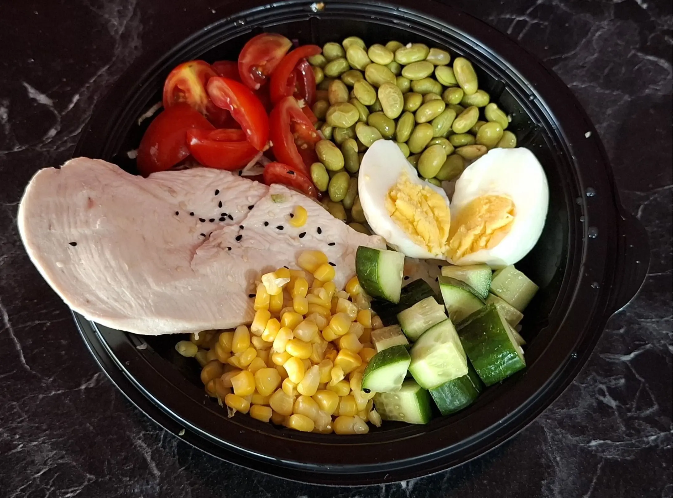 Haşlanmış Tavuklu ve Yumurtalı Bowl