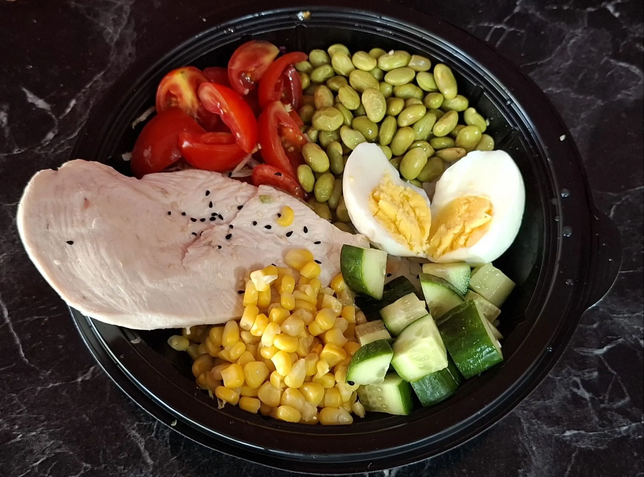 Haşlanmış Tavuklu Yumurtalı Bowl