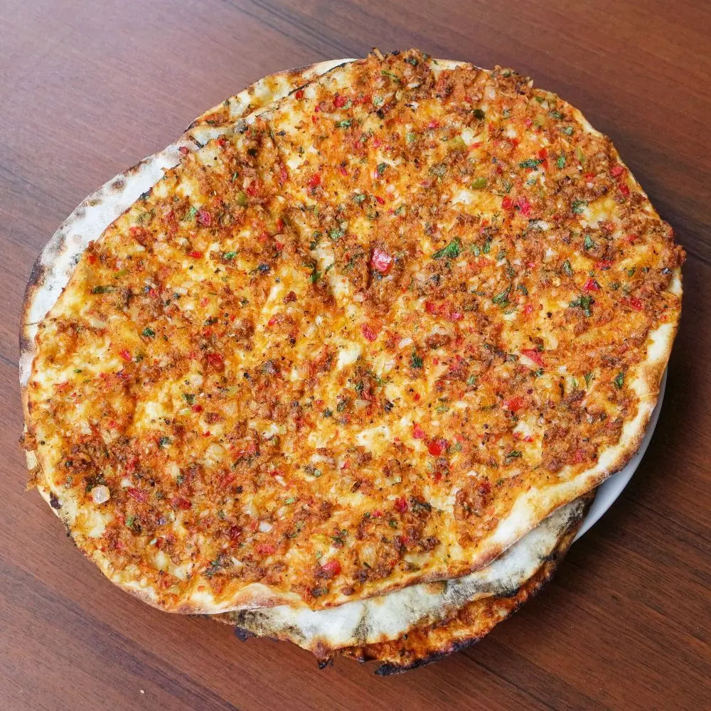 Kaşarlı Kuşbaşılı Lahmacun