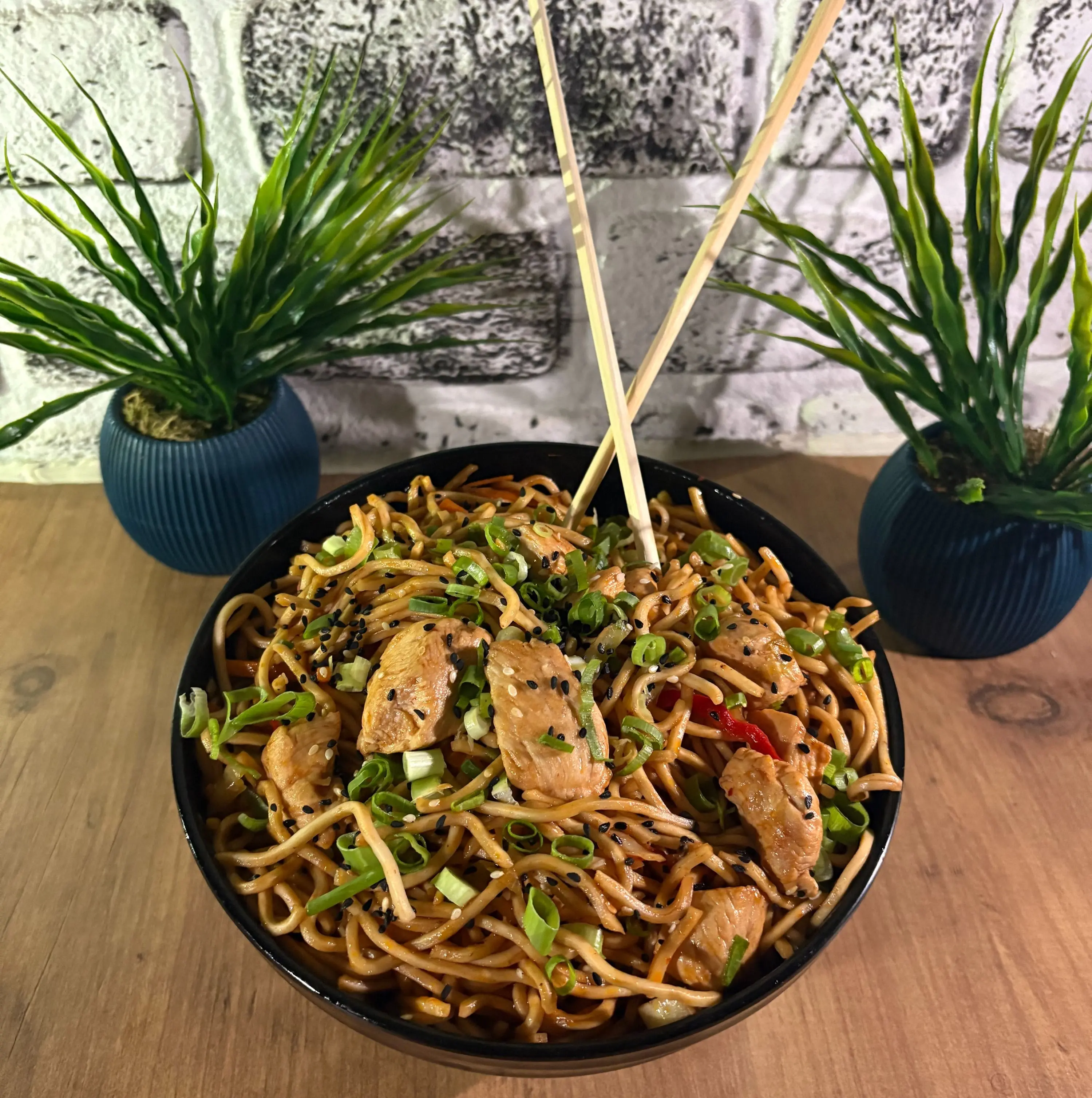 Sarımsaklı Acılı Tavuklu Noodle